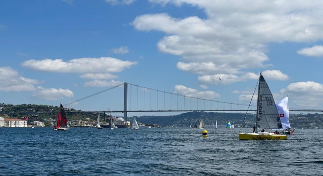 Yılın ilk boğaz yarışı 50 yelkenliyle start aldı