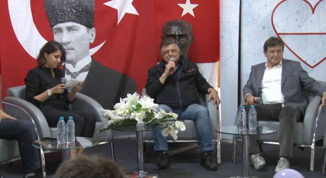 Yılmaz Vural, Hemşirelik Haftası etkinliğinde hemşirelerle bir araya geldi