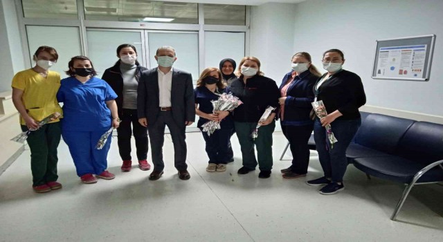 Yılmazdan Sağlık çalışanlarına anneler günü sürprizi