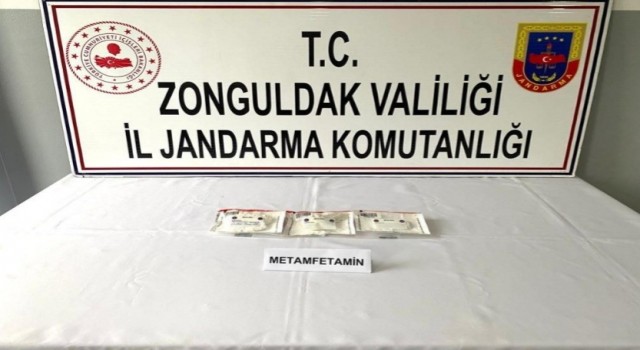 Yol kontrolünde uyuşturucu ile yakalandılar