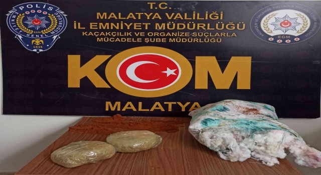 Yolcu otobüsünde esrar ile cinsel içerikli ürün ele geçirildi