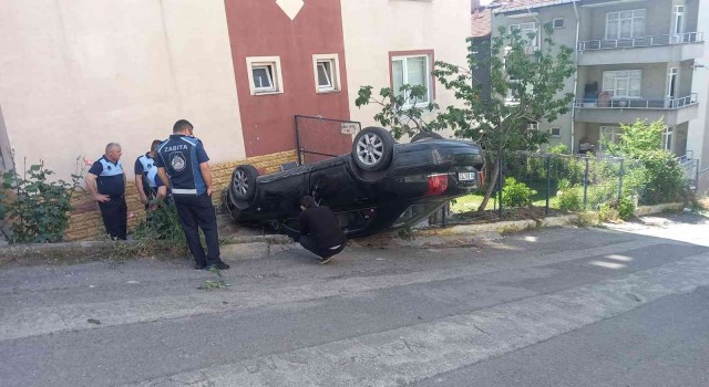 Yoldan çıkan otomobil devrildi: 3 yaralı