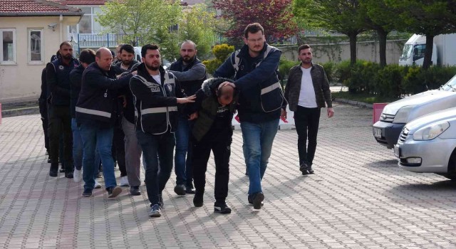 Yozgatta DEAŞ operasyonunda gözaltına alınan 10 kişiden 2si tutuklandı