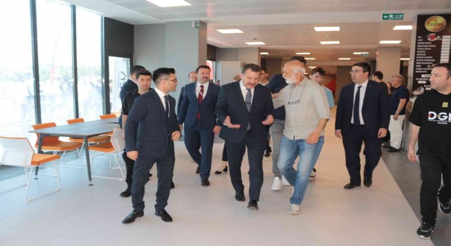 Yücel Yılmaz: “Biz en çok gençlerin belediyesiyiz”