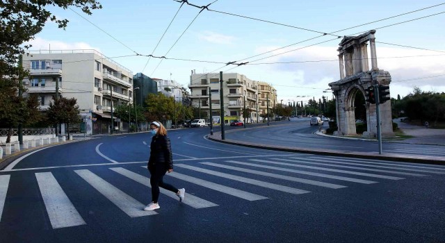 Yunanistanda 1 Hazirandan itibaren halka açık alanlarda maske kullanımı kalkıyor