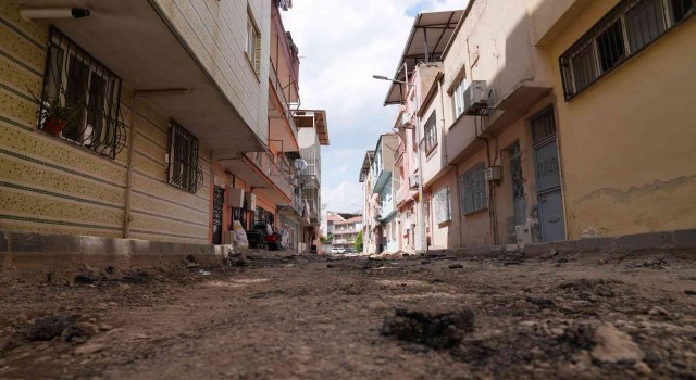Yunusemre Belediyesinden Barbaros Mahallesinde yol çalışması