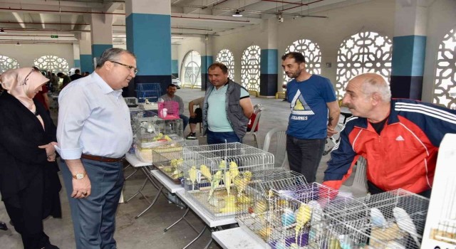 Yunusemre kuş pazarında çeşitler artıyor