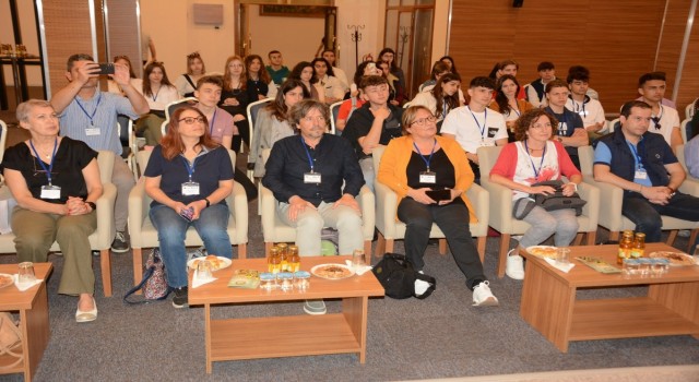 Yurtdışından gelen öğrenciler Manisa Ticaret Borsasını ziyaret etti