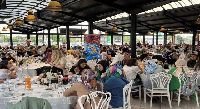 Yüzlerce kadın anneler günü etkinliğinde buluştu