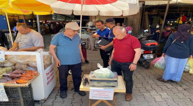 Zabıta ekipleri etiket ve tartı kontrolü yaptı