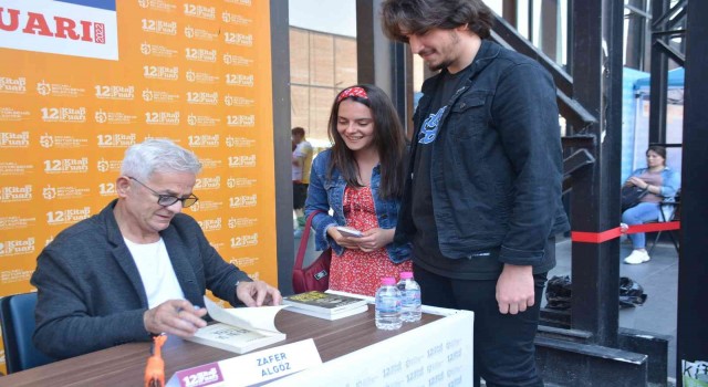 Zafer Algöz ve Can Yılmaza Kitap Fuarında büyük ilgi