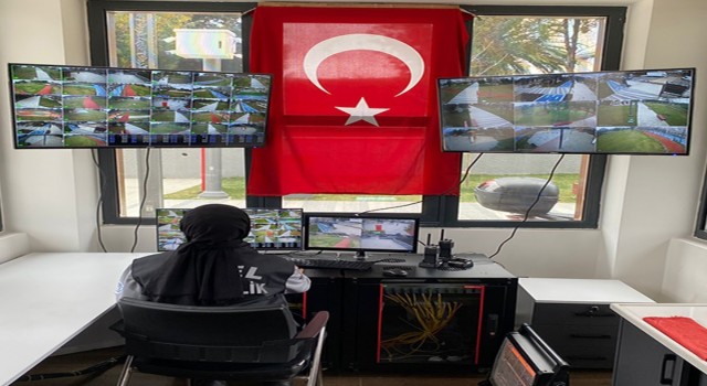Zeytinburnunda parklarda 7 gün 24 saat huzur denetimi