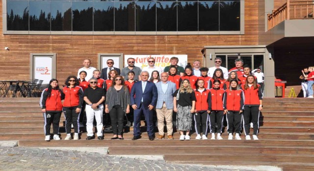 2. Lige yükselen Kastamonu Gücü Kadın Futbol Takımı yemekte bir araya geldi