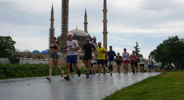 30 Atlet, Mimar Sinanın ustalık eseri Selimiye çevresinde 11 tur attı