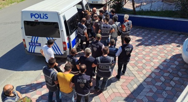 4ü kadın 11 kişi fuhuş operasyonunda gözaltına alındı