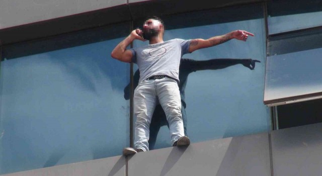 5 dakikanız var, vali gelsin yoksa kendimi aşağıya atarım diyerek intihara kalkıştı