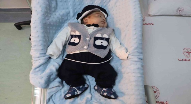 810 gram doğan Cesur bebek