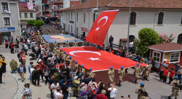 95 kilometrelik ‘Atatürk ve İstiklal Yolu Yürüyüşüne komandolar da katıldı