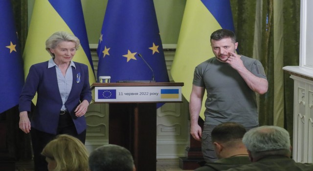 Leyen: Ukraynanın AB adaylığı sonucu gelecek hafta belirlenecek