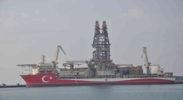 Abdülhamid Han kırmızı beyaza boyandı, Türk bayrağı işlendi
