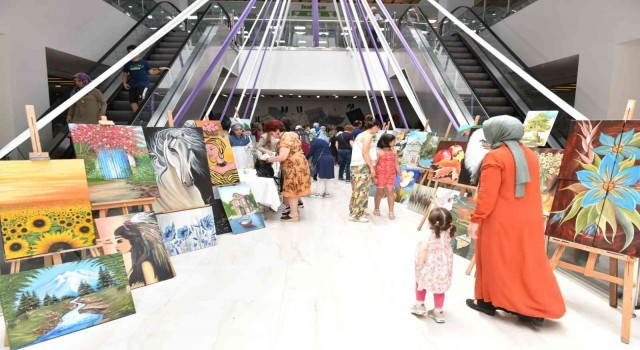 AÇEMli annelerin el emeği ürünleri sergileniyor