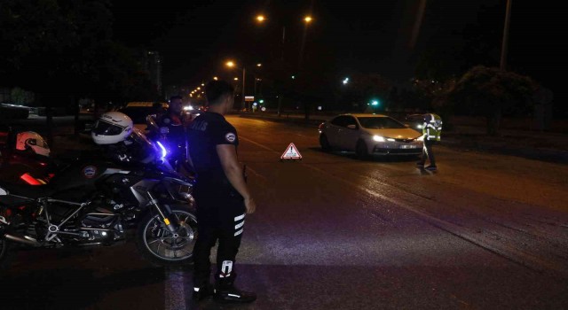 Adanada 2 bin 650 polisle “Huzur ve Güven” uygulaması