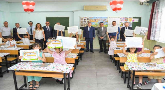 Adanada 514 bin 831 öğrenci karne sevinci yaşadı