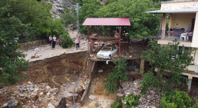 Adanada afetin büyüklüğü havadan görüntülendi