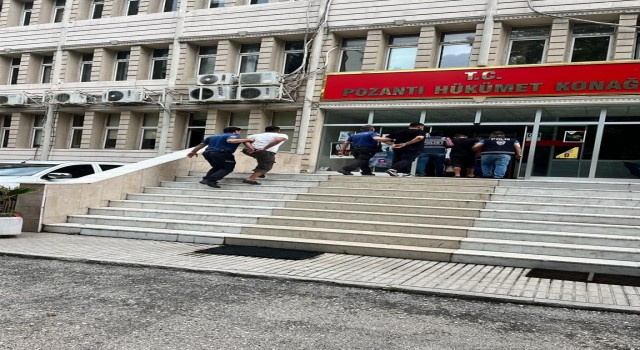 Adanada araçlardan hırsızlık yapan 4 kişi tutuklandı