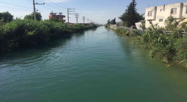 Adanada sulama kanalına giren bir kişi kayboldu