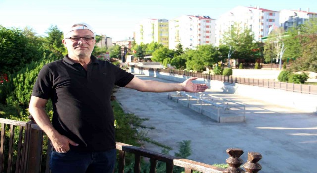Adı Aksu fakat içinde su yok