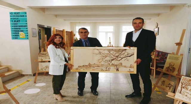 Adilcevazda ahşap yakma sanatı ilgi görüyor