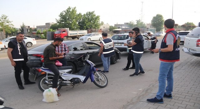 Adıyamanda 327 polis uygulamaya katıldı