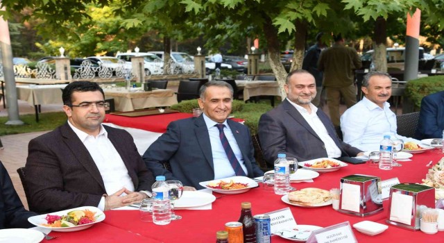 Adıyamanda baş savcı ve müftüye veda yemeği