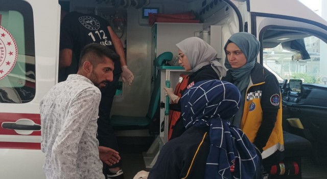 Adıyamanda motosiklet devrildi: 2 yaralı