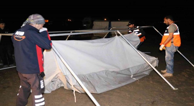 AFADtan çadır kentteki mağdur aileye çadır desteği