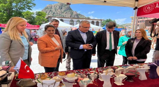 Afyonkarahisarda el sanatları teknoloji sergisi