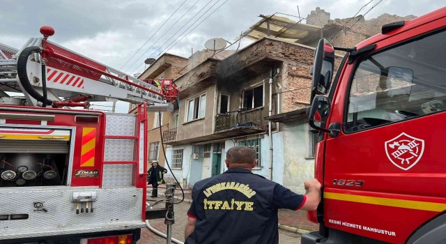 Afyonkarahisarda ev yangını korkuttu