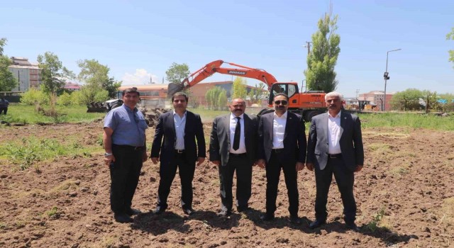 Ağrıda 20 yıldır beklenen yol trafiğe açılıyor