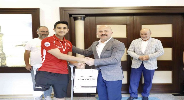 Ağrılı özel sporculardan Vali Varola ziyaret