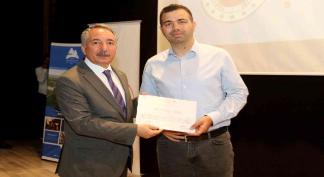 AİÇÜde akademik başarı destek eğitimine katılan öğretmenlere başarı sertifikaları verildi