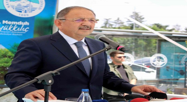 AK Parti Genel Başkan Yardımcısı Özhasekiden İzmir Marşı açıklaması