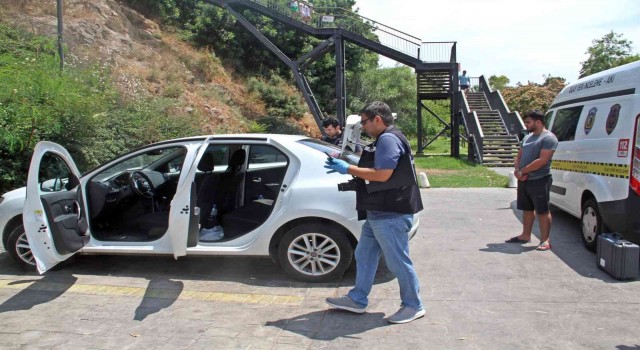 Akşam deniz keyfi yapıp araçlarında uyuyan tatilcilere sabah hırsız şoku