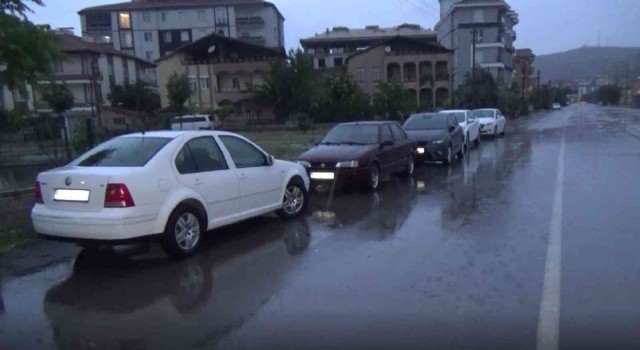 Aksarayda sağanak yağış etkili oldu