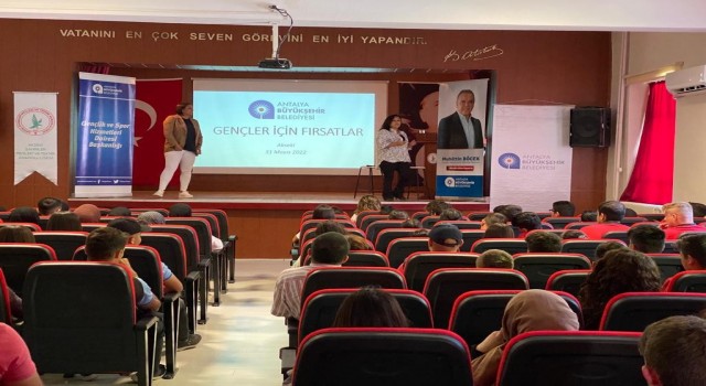 Aksekide gençlere yönelik fırsatlar anlatıldı