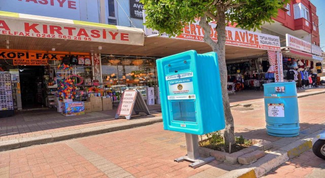 Alanyanın dört bir yanına kitap kumbaraları konuldu