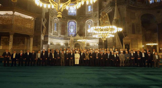 Ali Erbaş, 81 ilin müftüsüne Ayasofya-i Kebir Camii Şerifinde sabah namazı kıldırdı
