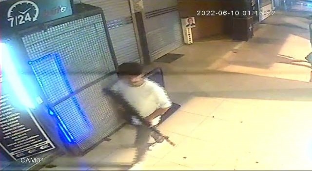 Alkollü olduğu öne sürülen saldırgan av tüfeğiyle dehşet saçtı: 3 yaralı