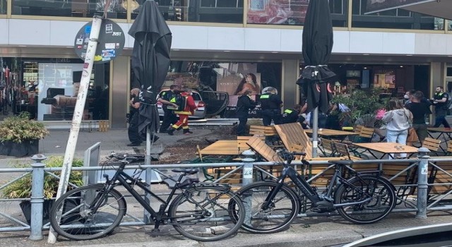 Almanyada bir araç kalabalığın arasına daldı: 1 ölü, 30 yaralı