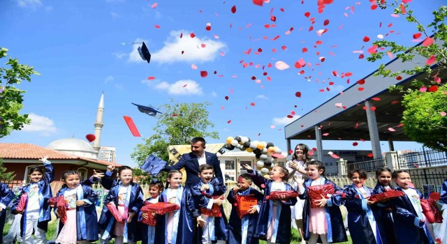 Altındağlı minik öğrenciler mezuniyet sevinci yaşadı